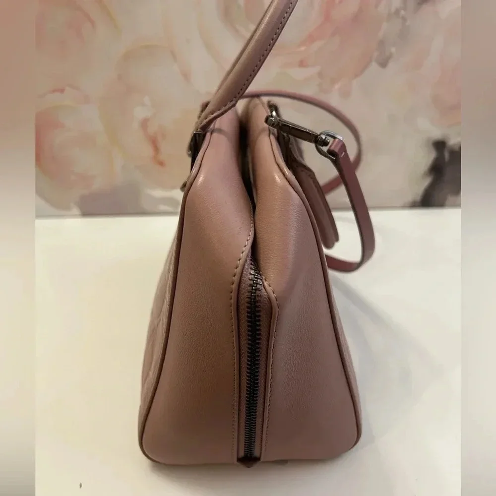! Carolina Herrera leather light pink Handbag - Picture 2 of 14